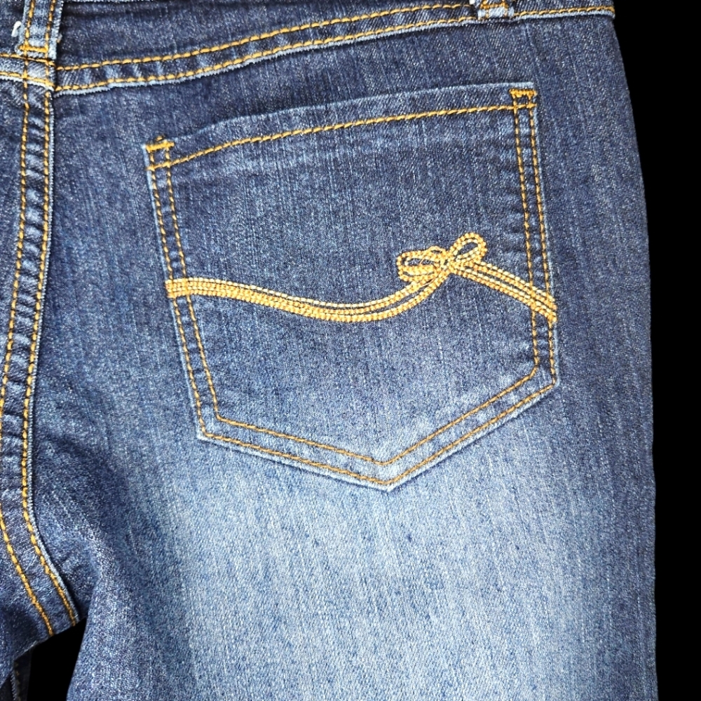 TOMMY GIRL Medium Wash Bootcut- 7 - Picture 4 of 6